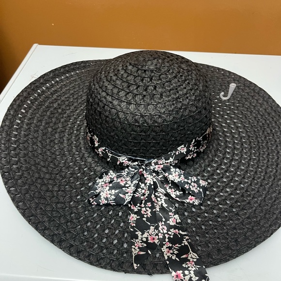 Ladies black hat for sale - Picture 3 of 4